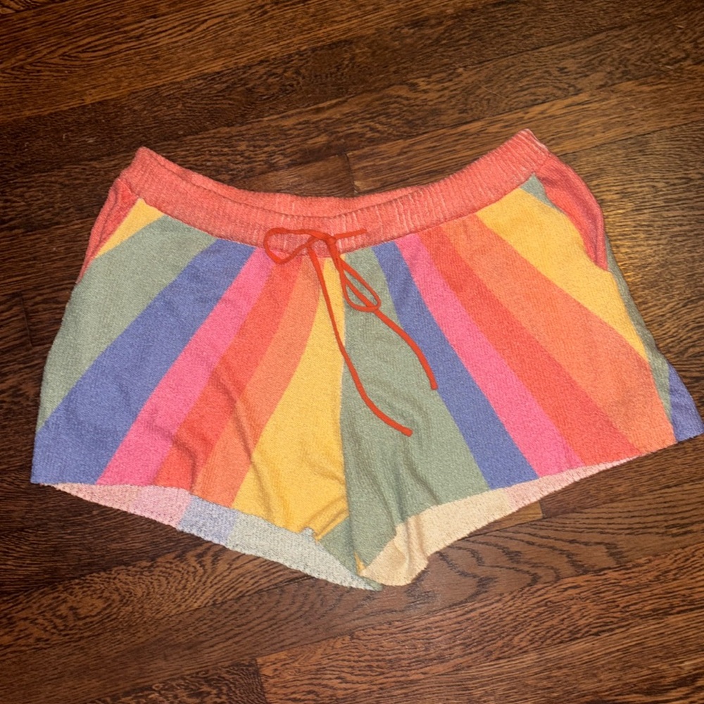 Show me your Mumu rainbow shorts 🌈